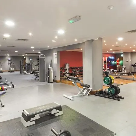 Bonnington & Leisure Centre 4*