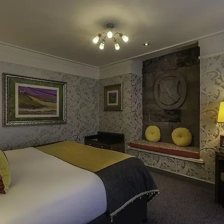 Clontarf Castle Hotel 4*