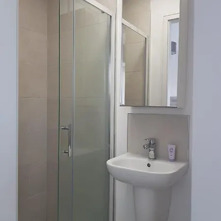 Barnoaks House - Private Ensuite Bathroom Privat bolig *
