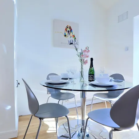 A Luxurious City Centre White Regency Townhouse With Terrace & Patio Tatil Evi *