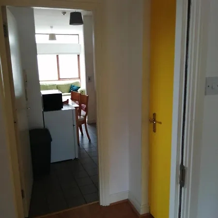 2 Bedroom, 2 Bathroom 公寓