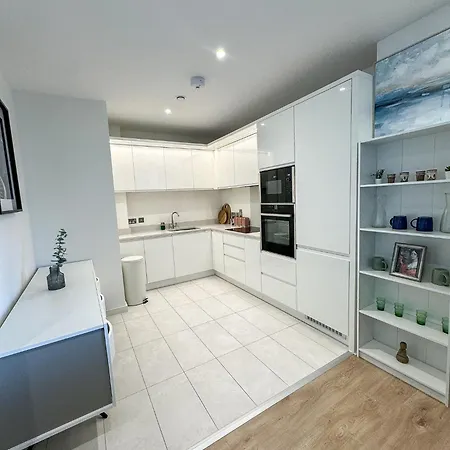 Elegant 2 Bedroom In Grand Canal Apartament *
