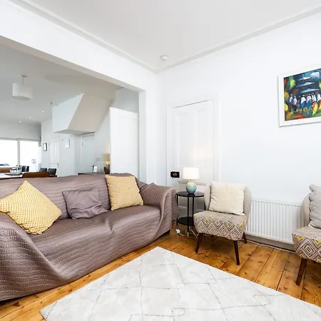 Large 3 Bed Family - 5 Min From Train Station * ダブリン