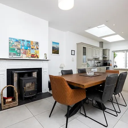 Large 3 Bed Family - 5 Min From Train Station * ダブリン