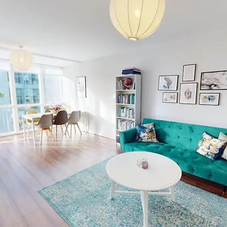 Apartment Centrally Located, Comfy 2-bed 2-bath Apt Dublin