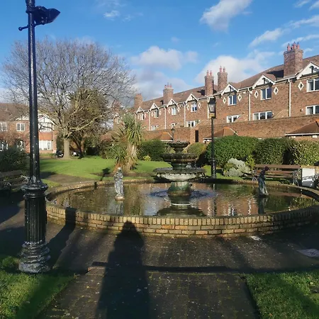 Single In Charming With The Terrace And The Cat In Sandymount 民宿