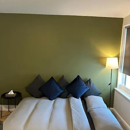 Central & Spacious Centre Apt *