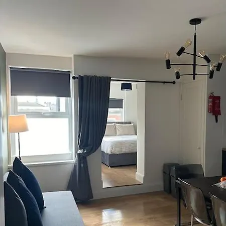 Central & Spacious Centre Apt Apartment *