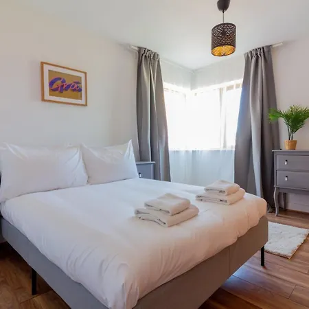 Апартаменты Guestready - Modern By Pheonix Park