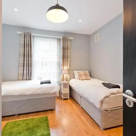 Apartament Beautiful, Large 4 Bedroom City Centre Townhouse *