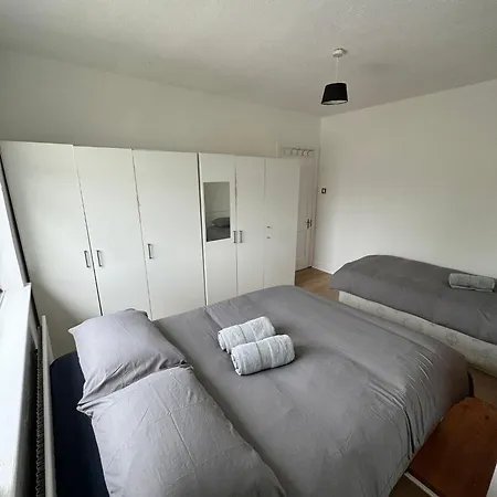 Nice Triple At 2 Iveragh Rd-7 * Dublín