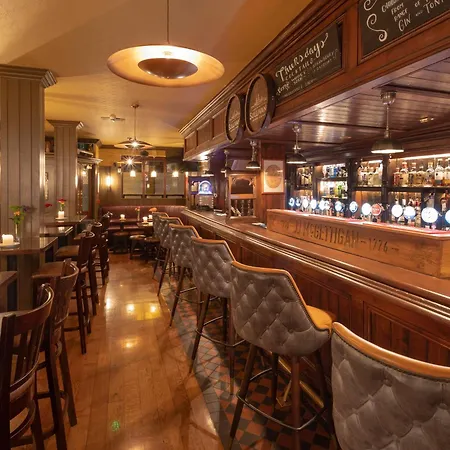 Mcgettigan's Townhouse - Olives & Figs Bistro Värdshus