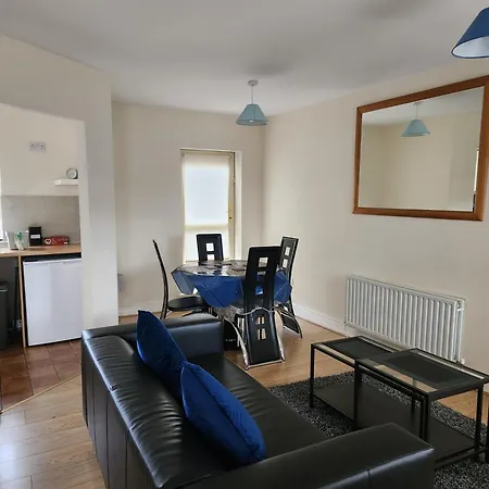 3 Bedrooms Near Airport & 7people Apartment *