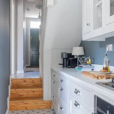 Guest house Guestready - Victorian Redbrick In Heart Of *