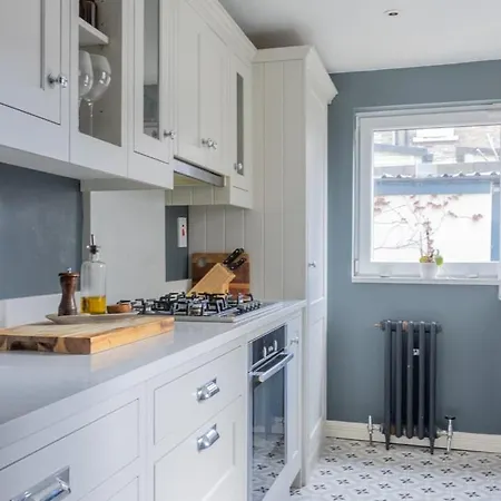 Guestready - Victorian Redbrick In Heart Of Guest house *