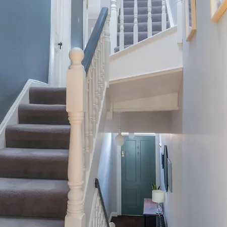 Guest house Guestready - Victorian Redbrick In Heart Of