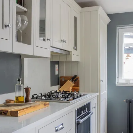 Guestready - Victorian Redbrick In Heart Of Guest house *