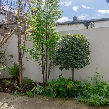 Guest house Guestready - Victorian Redbrick In Heart Of
