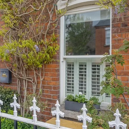 Guest house Guestready - Victorian Redbrick In Heart Of