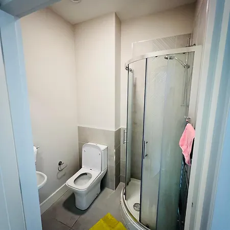 Private King Size In Well Decorated Shared Flat דירה דבלין