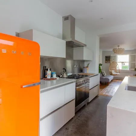 Guestready - Modern In Glenageary Dublin