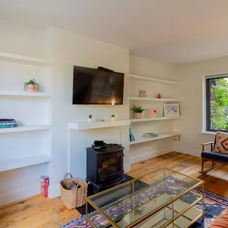 Guestready - Modern In Glenageary Dublin