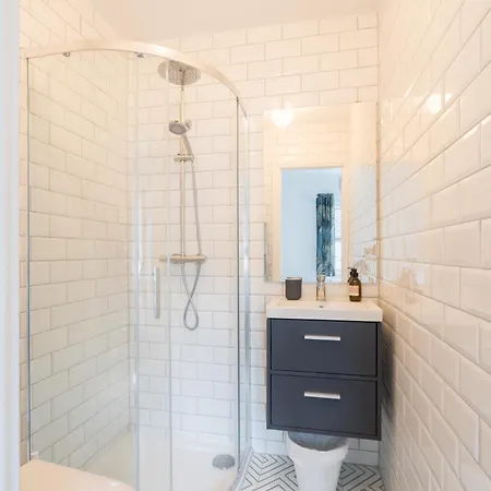 Apartament Welcoming 4bd House With Garden In *
