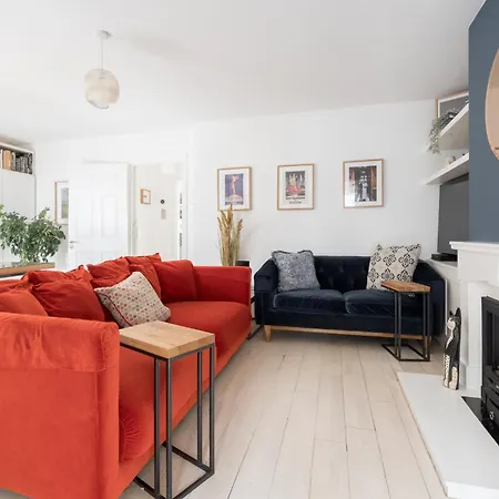 Welcoming 4bd House With Garden In * Dublin