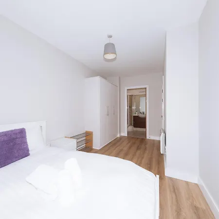 Bright 2bd Flat With Private Balcony - Apartmán *
