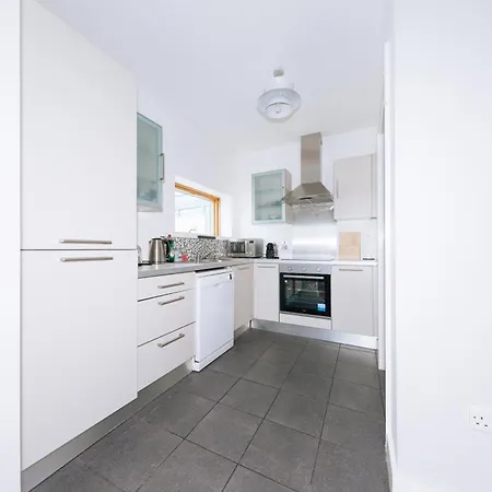 Apartmán Bright 2bd Flat With Private Balcony -