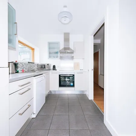 Bright 2bd Flat With Private Balcony - Apartmán Dublin