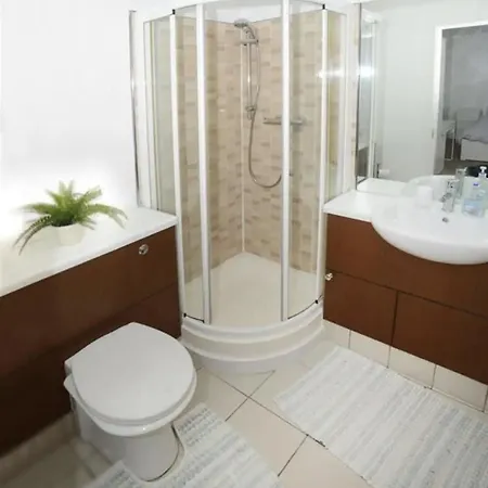 Bright 2bd Flat With Private Balcony - Apartmán