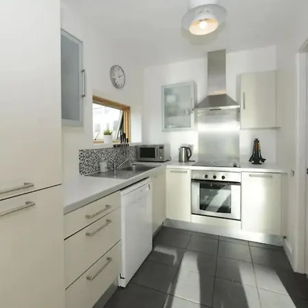 Apartmán Bright 2bd Flat With Private Balcony -