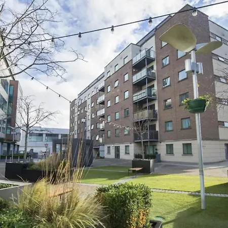 Bright 2bd Flat With Private Balcony - * Dublin
