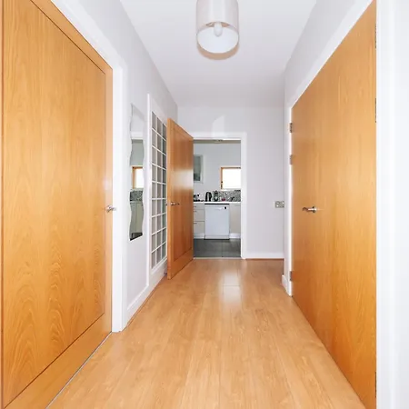 Bright 2bd Flat With Private Balcony - Apartmán *