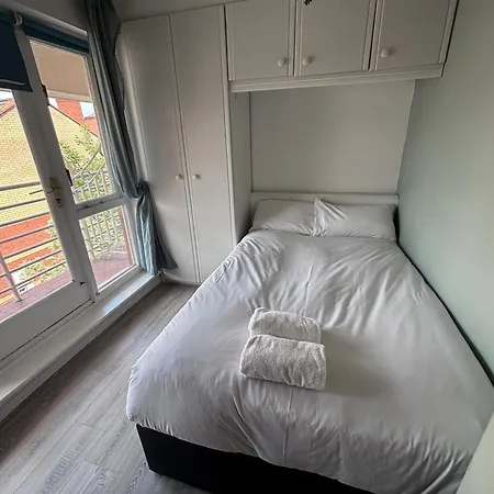 Central, Comfortable And Spacious 4 Bed Duplex