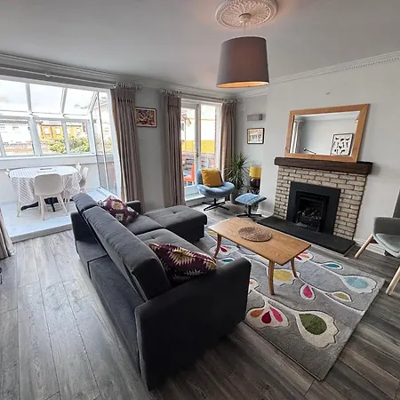 Central, Comfortable And Spacious 4 Bed Duplex Appartement *