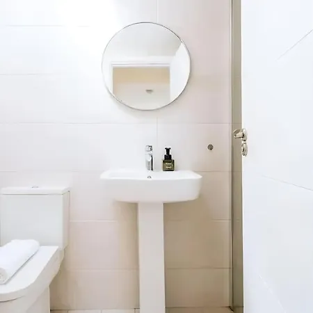 Lovely 2bd In Citycenter Apartment *