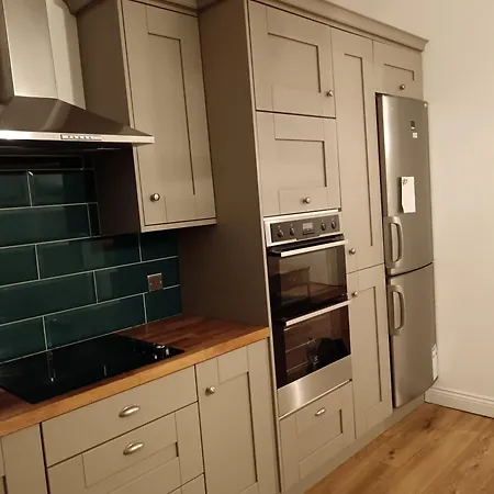 펜션 4 Bed Modern Spacious House South *