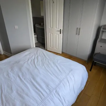 Large Newly Updated 3bd Duplex 20min To Airport Apartament