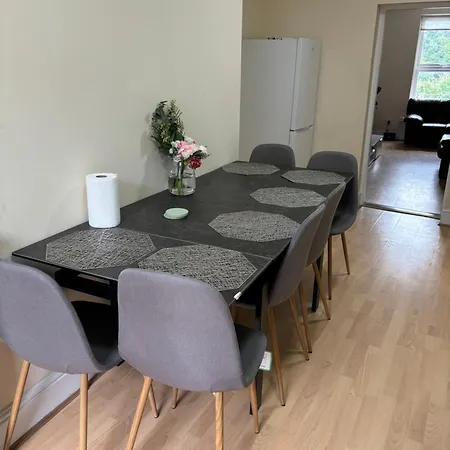 아파트 Cozy Pink House Fairview 6 Beds 더블린