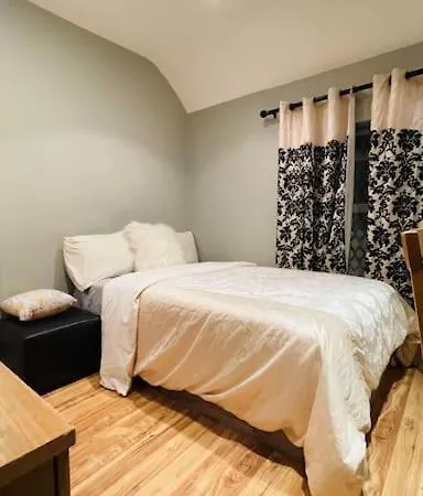Apartment Small Mins Walks To Centre