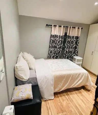 Small Mins Walks To Centre Apartment