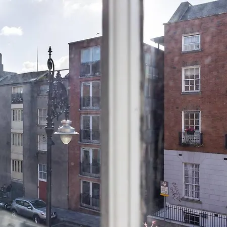 2bed Flat With Private Balcony And Fireplace Lejlighed