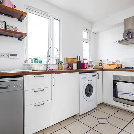 Casa vacanze Lovely 2br House - 8 Min Walk To Broombridge Station Dublino