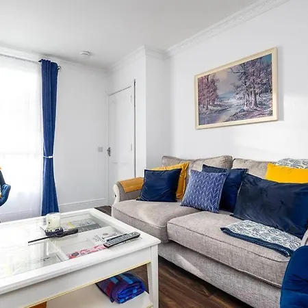 Casa vacanze Lovely 2br House - 8 Min Walk To Broombridge Station Dublino