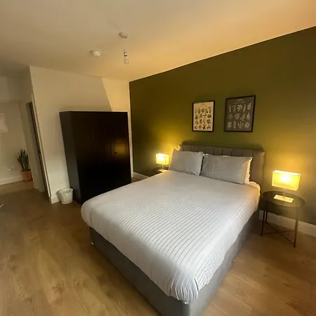 Central & Spacious Centre Apt