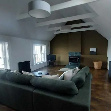 Stunning Unique & Elegantly Refurbed Seafront 2bd Casa vacanze