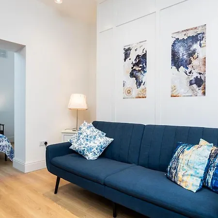 Modern Apt-23min Walk To Castle Apartment