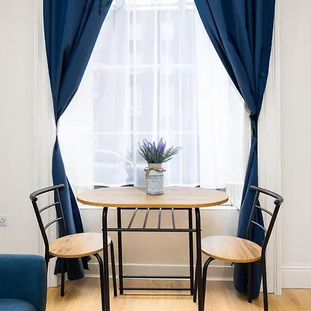 Modern Apt-23min Walk To Castle Apartment